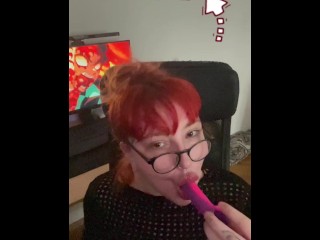 HOUSEWIFE, 25, SEARCHING FOR SOME COCKS