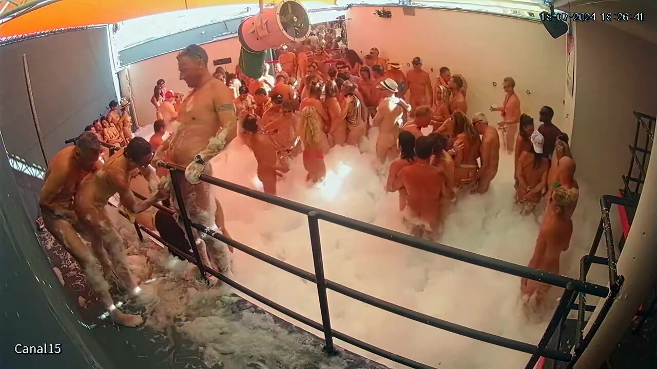 glamourous french swingers club 019