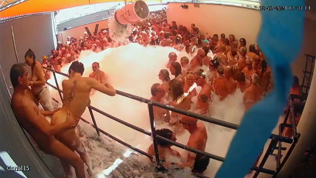 glamourous french swingers club 017