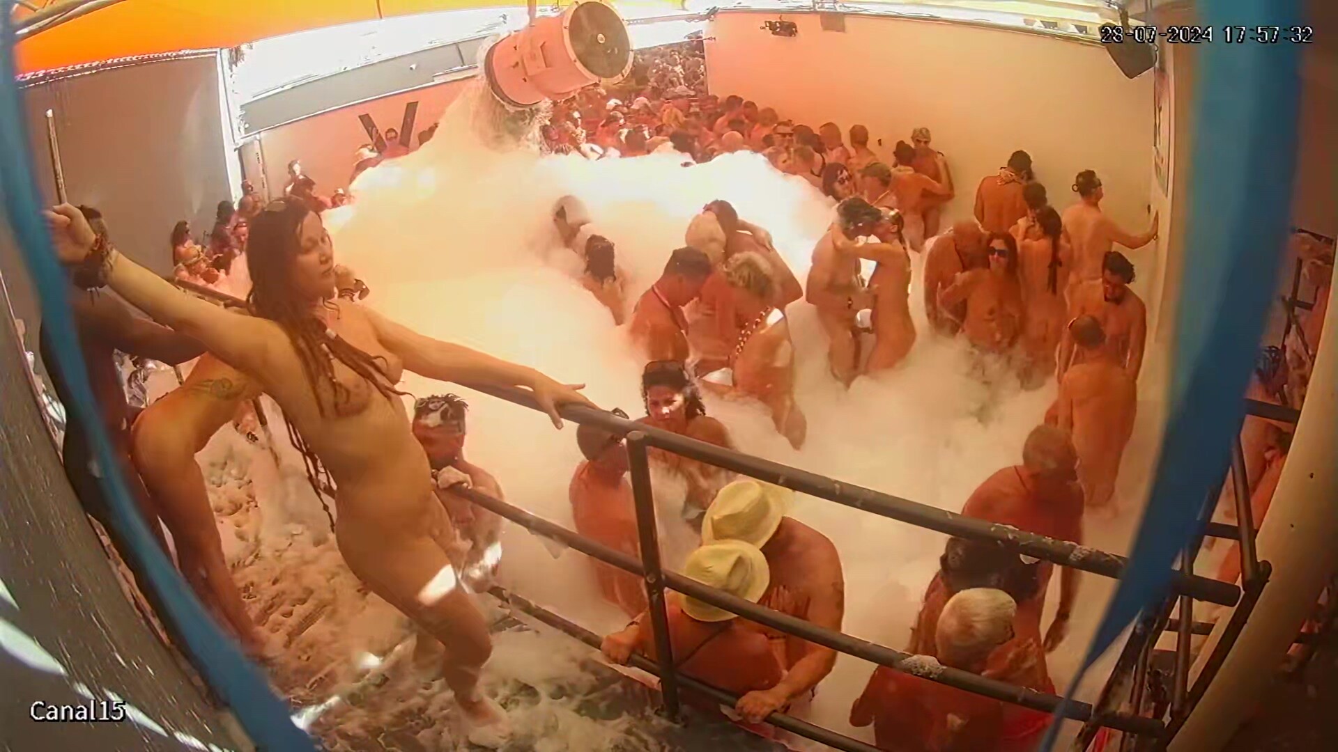 glamourous french swingers club 011