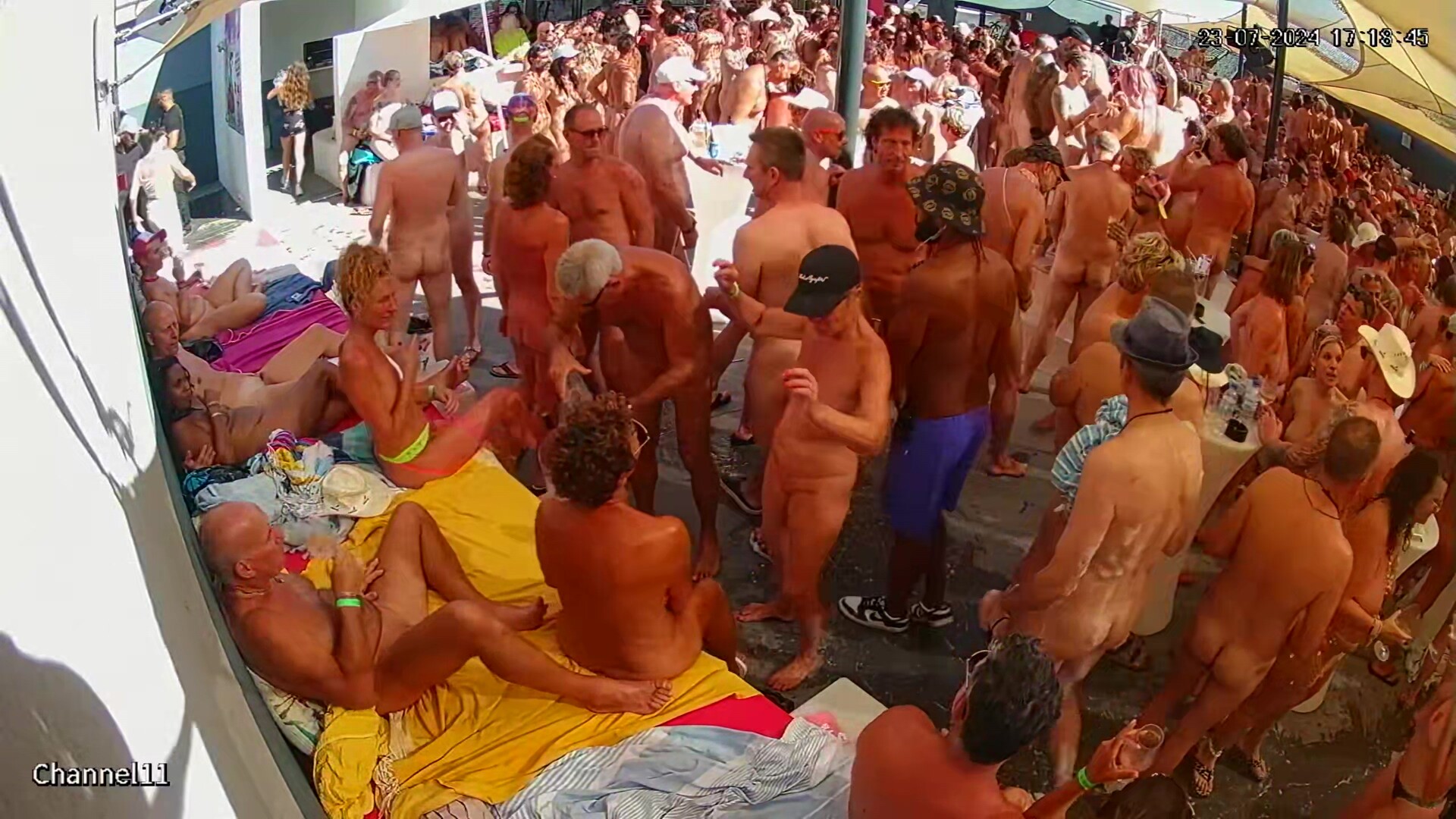 glamourous french swingers club 001