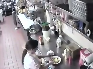 CCTV] Waitress fired after this. Just watch what she does with the food of her customer 