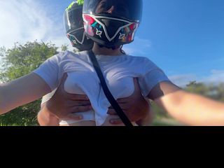 Recogí Un Cliente De DIDI Sin Sostén y Se Dio Cuenta De Mis Grandes Tetas