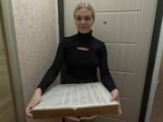 Hot courier ate pizza, worked with her pussy - Arisha_Mills