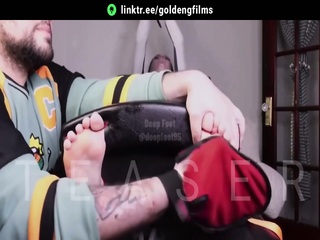 She couldnt stop laughing Rappers big feet tickled