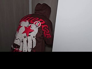 se mete un ladron a mi casa y me termina follando y dejando toda su leche en mis enormes tetas